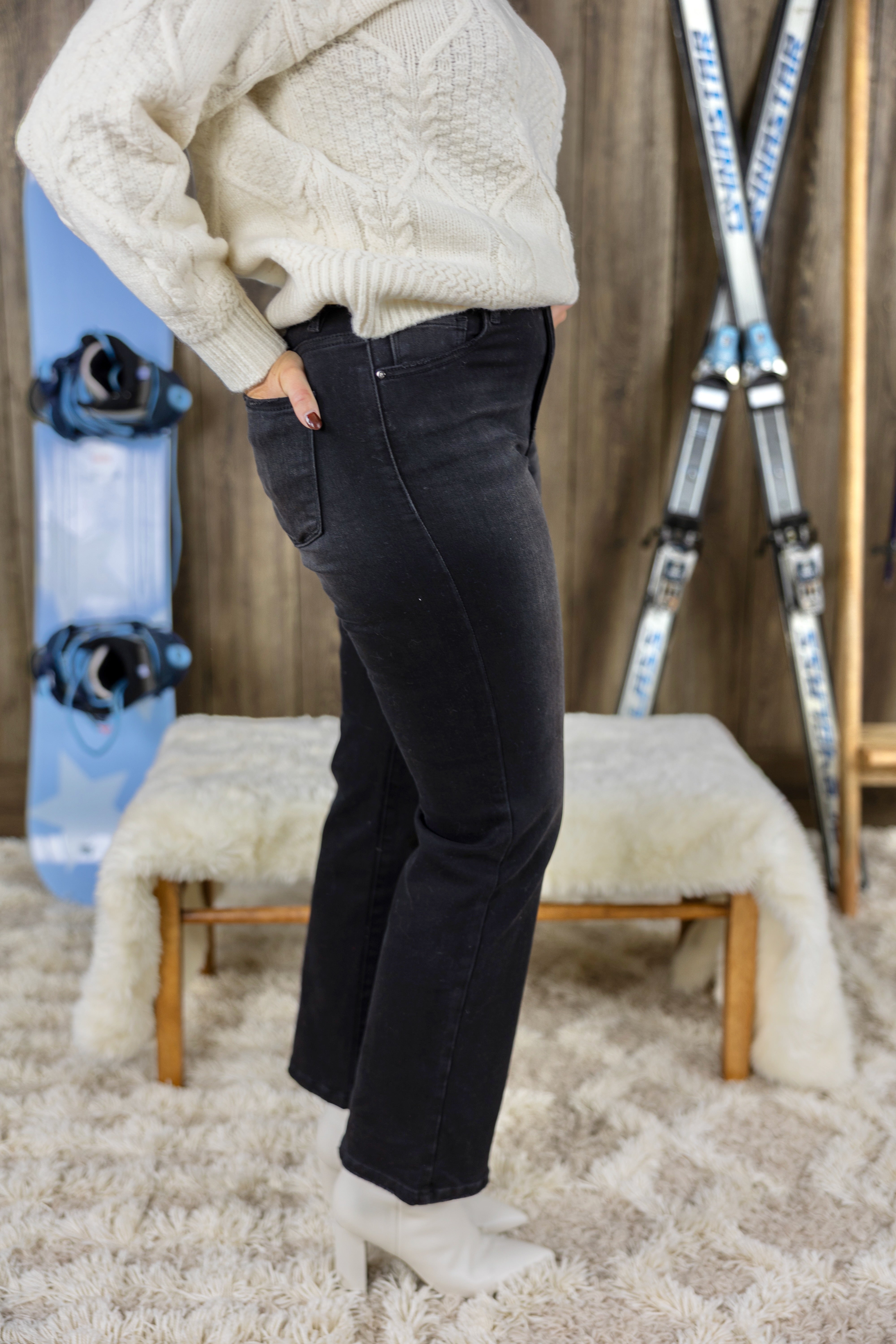 Risen Cropped Straight Jeans