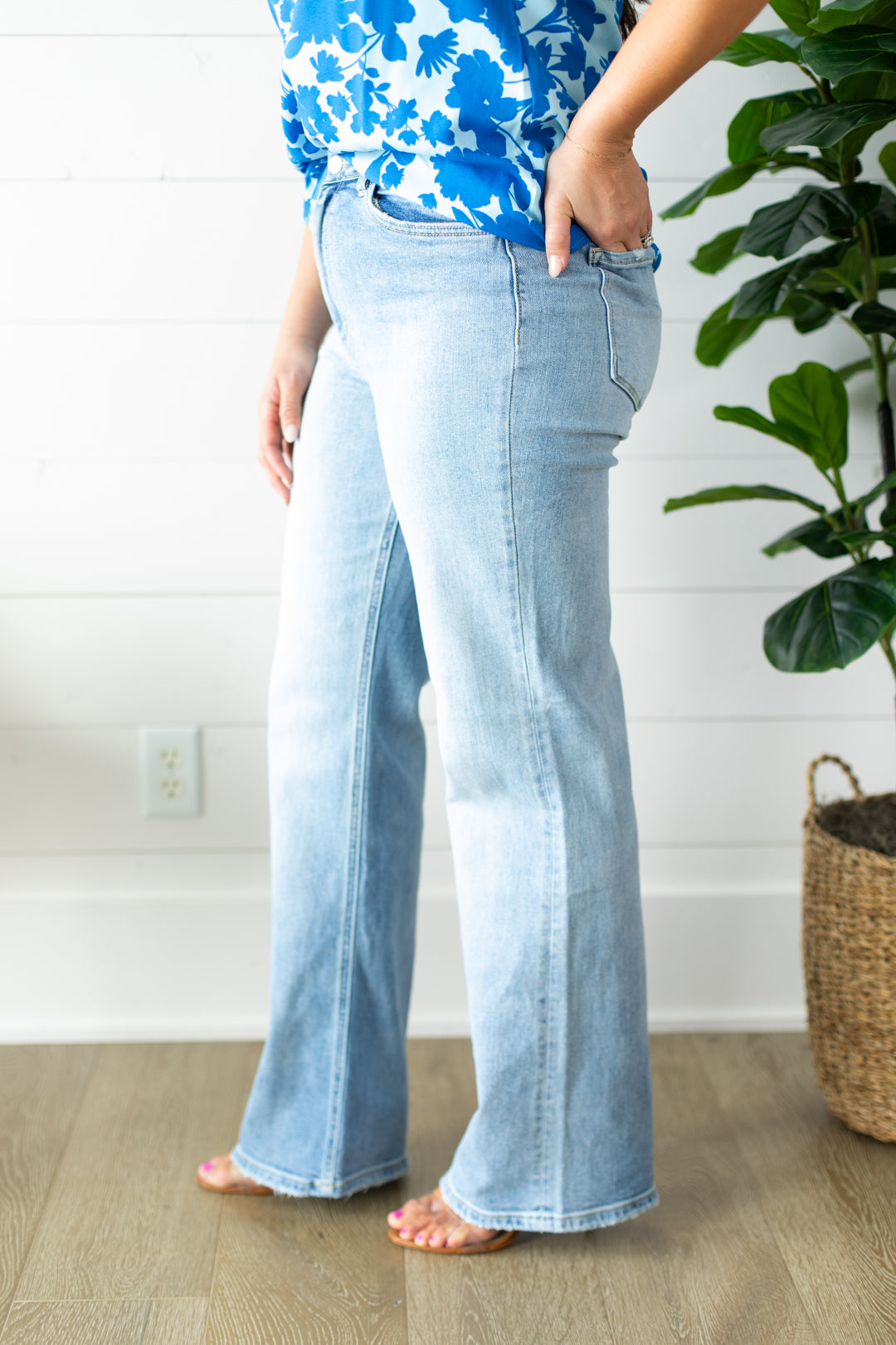 Flying Monkey Dreaming Hill 90s Flare Jeans