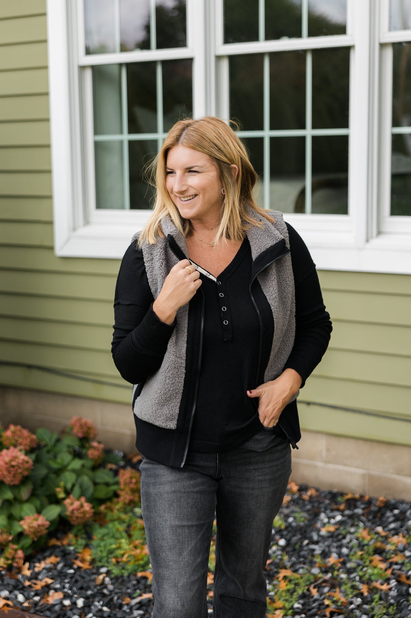 Vivi Sherpa Vest