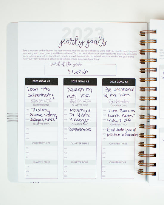 2023 Life + Style Weekly Planner: The Erin